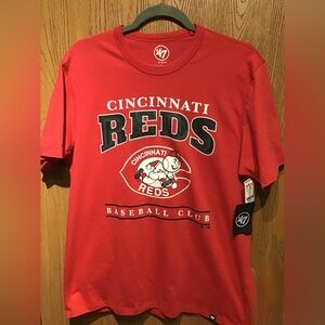 47 Red Cincinnati Reds Short Sleeve Tee With a Toyota Key Chain collectible